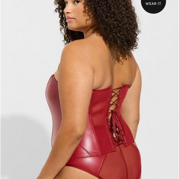 selling 2 corsets one is a 4x and the other is a 6x true to size - Picture 2 of 3